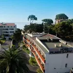 St Jean Hotel 3*